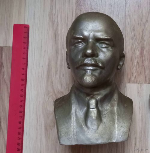 Бюст В.И.Ленина. Скульптор Н.Теплов