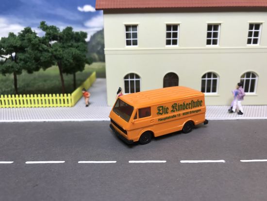 Микроавтобус Volkswagen LT. Масштаб НО 1:87.