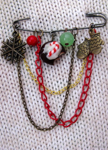 Зимняя брошь-булавка ручной работы