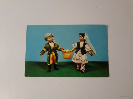 Фото Игнатович Е. Монина В. Новый уроджай.(Куклы в таджикских национальных костюмах).