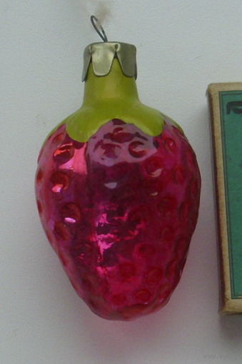 Ёлочная игрушка. Клубника. 105.