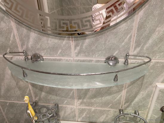 Полочки, сушилка и зеркало для ванной комнаты