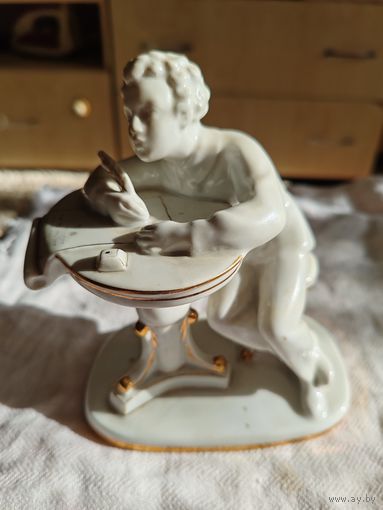 Статуэтка ссср,,Пушкин за письменный столом,,. ЛФЗ.