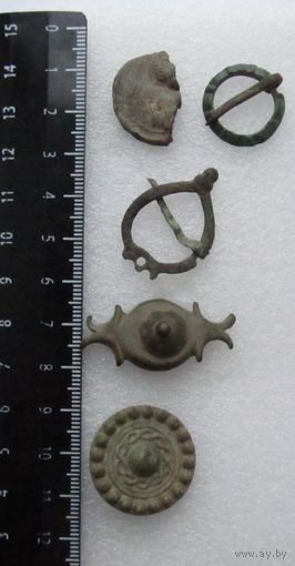 Все лоты с рубля.Фибулы,вислая печать,накладки