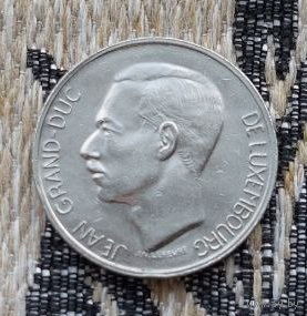 Люксембург 10 франков 1971 года. Корона.