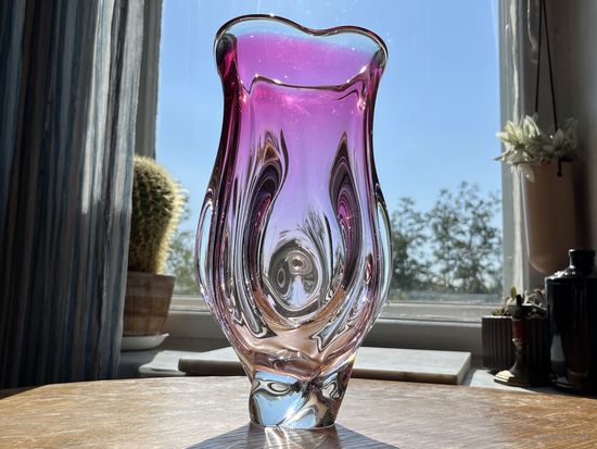 Большая ваза цветное стекло Чехословакия 30х15см