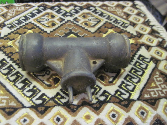 Переходник каучуковый подвесной на 2 вилки.