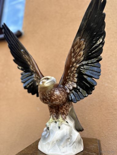 Очень большая старинная статуэтка Орел, фарфор, очень качественная работа, клеймо, Европа, много лотов с рубля