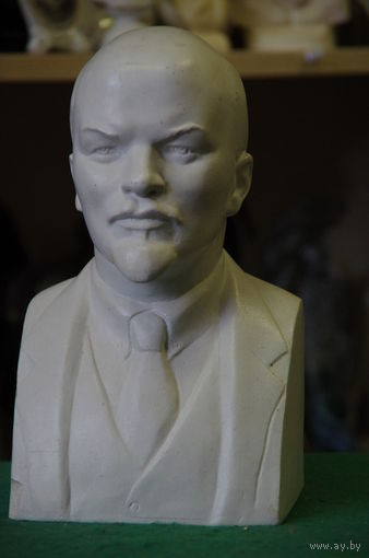 Бюст  ЛЕНИН  ( высота 25 см , ширина 14 )