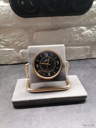 Часы настольные "молния"