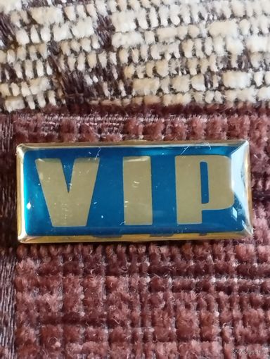Знак " V I P".