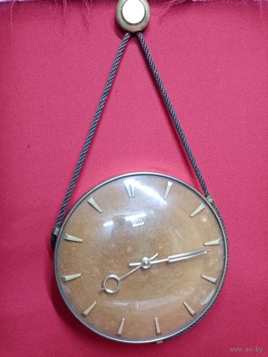 С рубля без мц. часы настенные "Sonneberg" диам 24см. длина с веревкой 45см.