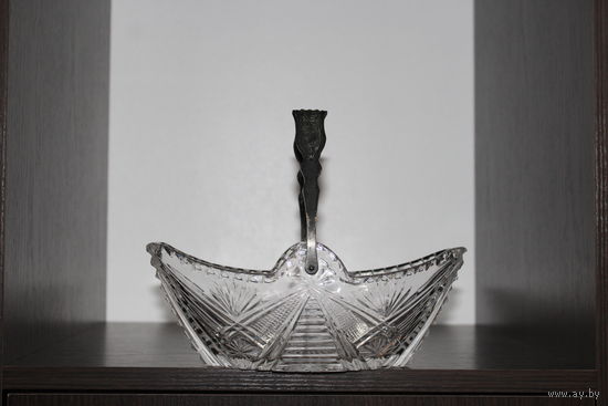 Стеклянная конфетница "Корзинка", с металлической ручкой, из СССР.