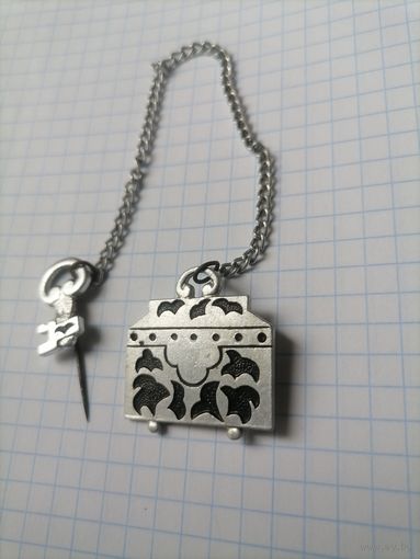 Редкий значок знак СССР Брошь - значок, Сундук - Ларец с ключом