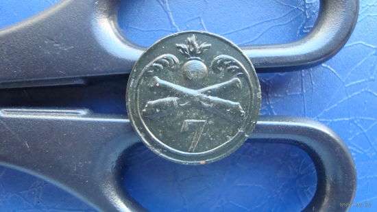 Пуговица на пушках 7  22 мм   Сохран!!                                                                                                (4987)