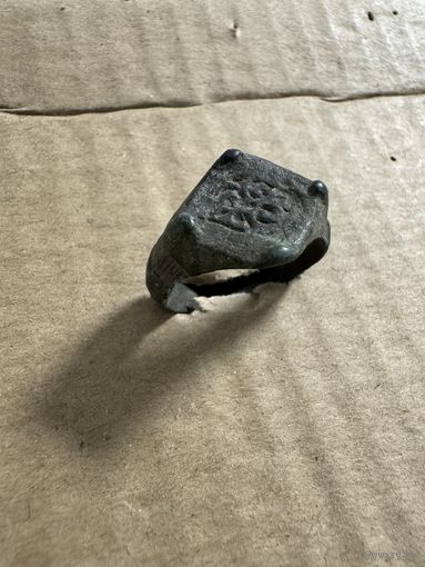 Перстень старинный "Рогатый"