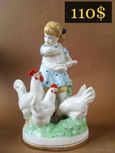 Девочка кормящая кур Минск ФФЗ, 1950-е года, Оригинал.