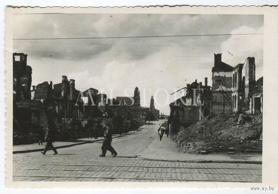 Минск. Вид на костел Имени Пресвятой Девы Марии. Оккупация. 1944 год.  12,5 на 8,5 см.