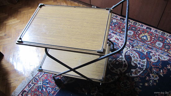 Раскладной сервирочный столик на колесиках