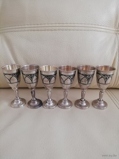 Рюмки серебро 875 пробы, штихельный рисунок. Вес 268гр