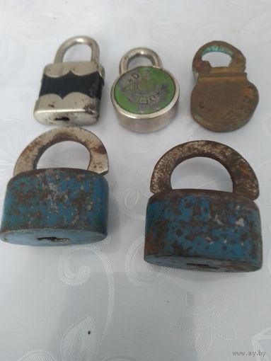 Замочки старенькие.