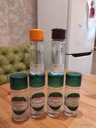 Емкости для специй 6 штук.