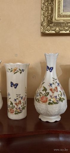 Ваза Aynsley Бабочки Цветы Англия костяной фарфор винтаж цена за одну
