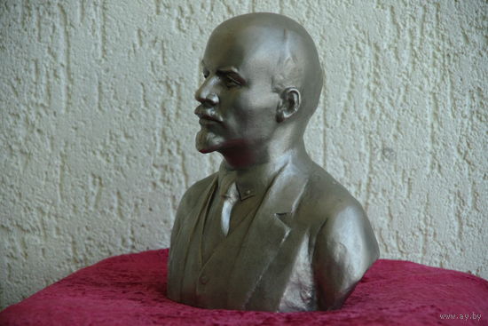 Бюст  Ленин  ( авт. Мурзин )  высота 21,5 см , ширина 20,5 см