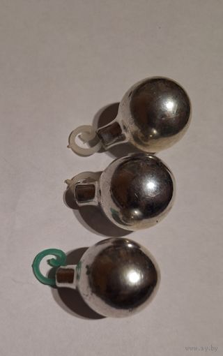 Елочные игрушки  Шары из набора Малютка Иней