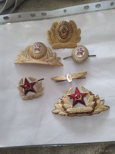 Кокарды военные одним лотом  цена за все