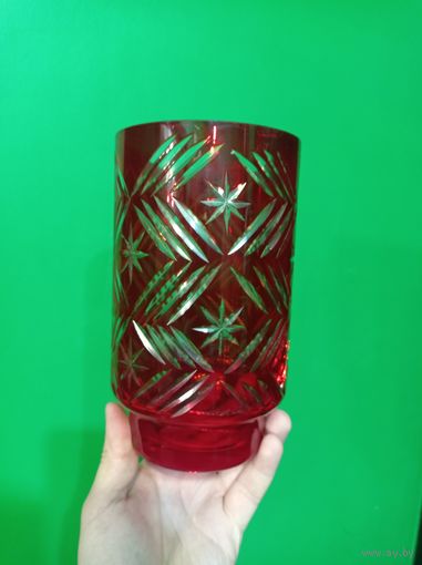 Ваза СССР красного цвета