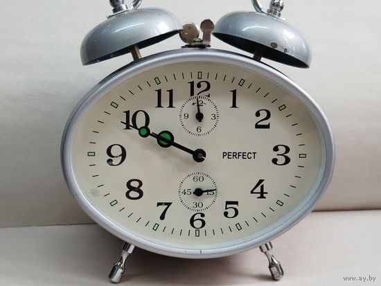 Будильник "Perfect" состояние,полностью рабочий!