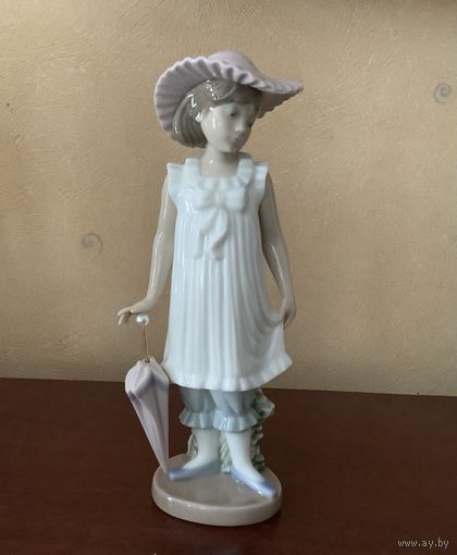 Статуэтка Девочка с зонтиком фарфор NAO LLADRO Испания