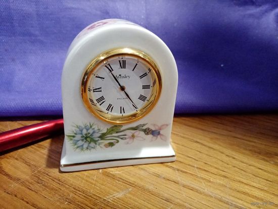 Часы настольные Aynsley made in England кварц в6.5см. х гл3см. диам 3см. фарфор роспись
