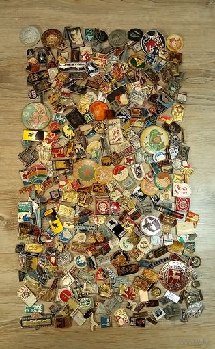 Новогодняя распродажа!!! Свыше 300 значков. С рубля. Без минимальной цены.