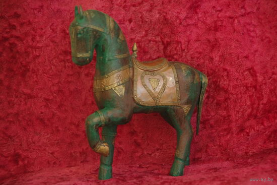 Статуэтка " Лошадь " из дерева и латуни ( восточная работа )  высота 21 см , длинна 17 см