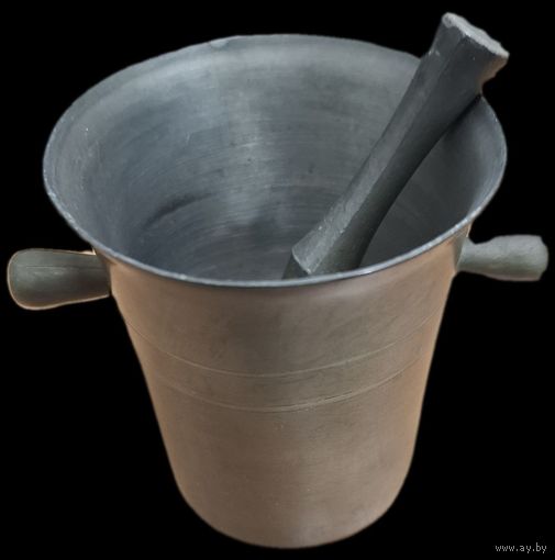 Ступка, оловянная, винтажная. 7.5 см на 6.5 см. Пестик 9см