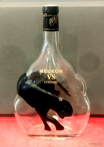 Бутылка от Коньяка MEUKOW VS * МЕУКОВ * объём 1 литр * высота 26.5 см * ширина 16 см