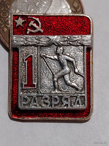 Значок " Лыжи накл. лег. "