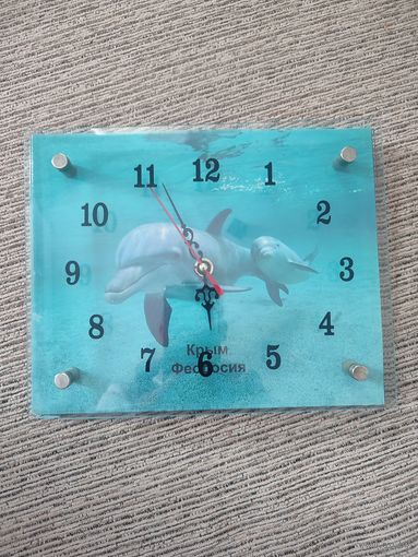 Часы настенные кварц рабочие.