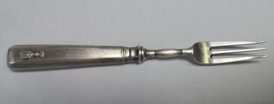 Вилка с гербом Серебро . Польская проба.. 2 с головой. Мастер ANAGALSKI. вес 38.5 гр