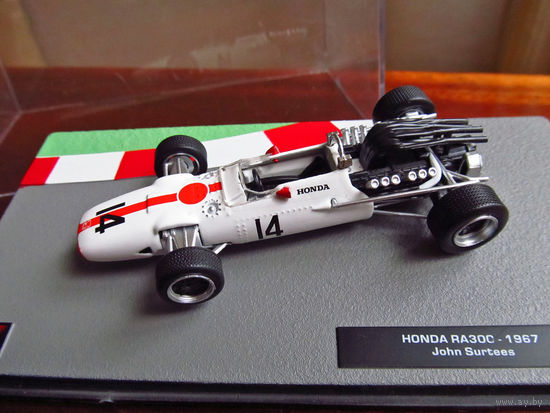 Модель автомобиля 1-43 Фомула 1 Formula 1 F1 Honda RA300 1967 John Surtees В комплекте модель, бокс, журнал Состояние модель как новая журнал отличное