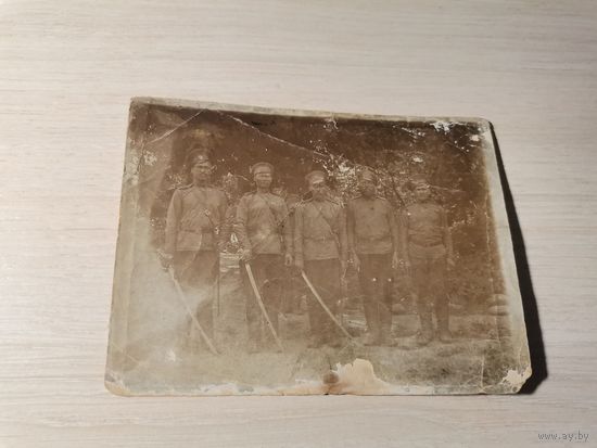 Фотография военнослужащих с шашками , 1920-30-е годы,  размер 12*9 см.
