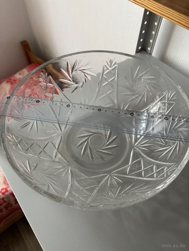 Большая хрустальная ваза