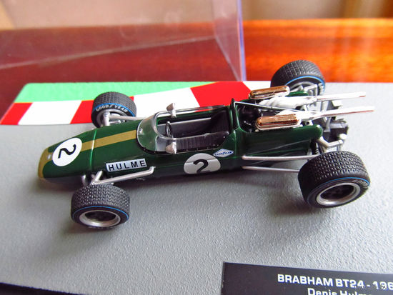 Модель автомобиля 1-43 Фомула 1 Formula 1 F1 Brabham BT24 1967 Denis Hulme В комплекте модель, бокс, журнал Состояние модель как новая журнал отличное