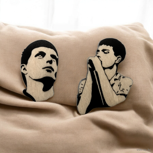 Значок-Брошь "Joy Division": Иэн Кёртис (Ян Кертис / Ian Curtis / Joy Division / Джой Дивижн).