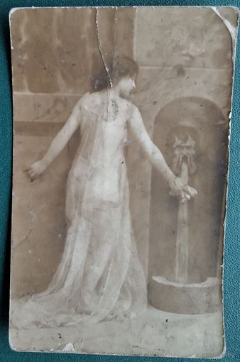 Старинная импортная открытка. Подписана.