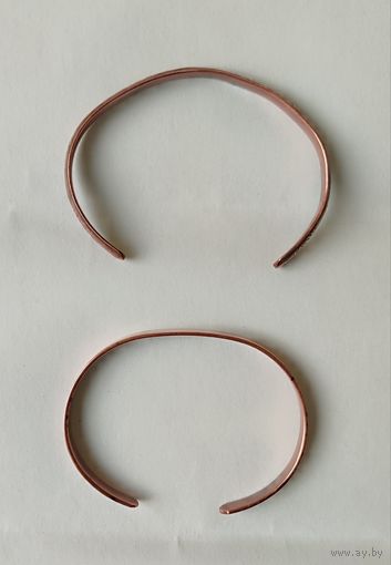 Два медных браслета,  Браслет Sabona сделано в США , и браслет с рисунком