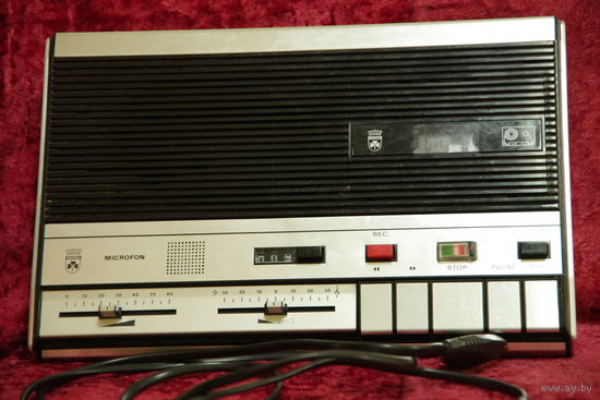 Кассетный магнитофон  " GRUNDIG  c 420 automatic "    все работает