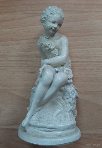 Скульптура,  фигурка девушки , в ремонт.